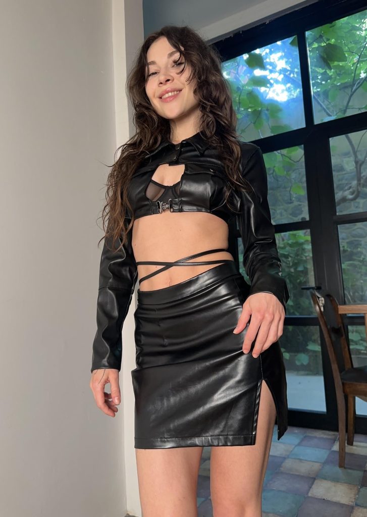 Latex est ma partie préférée de ma garde-robe (F)
