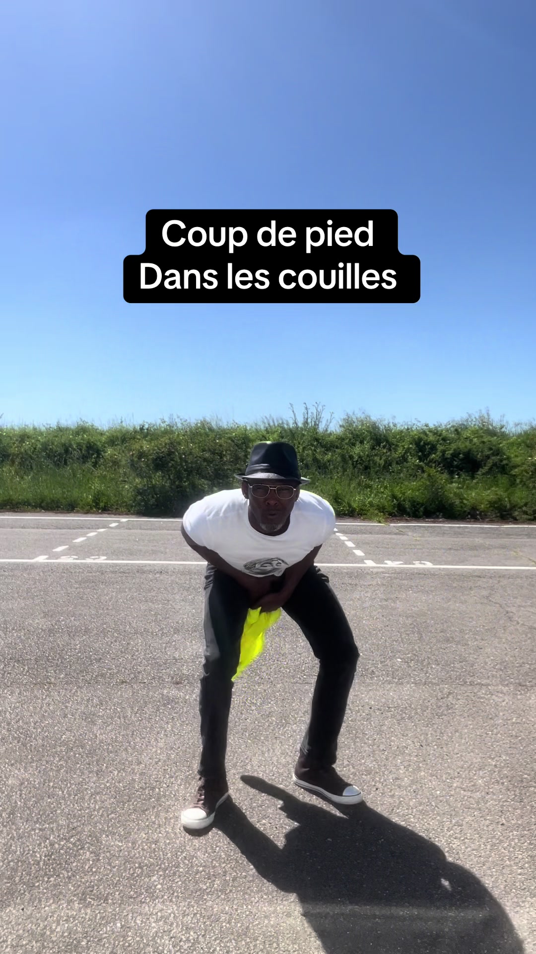 Tiktok (dans les couilles): Coup de pied dans les couilles