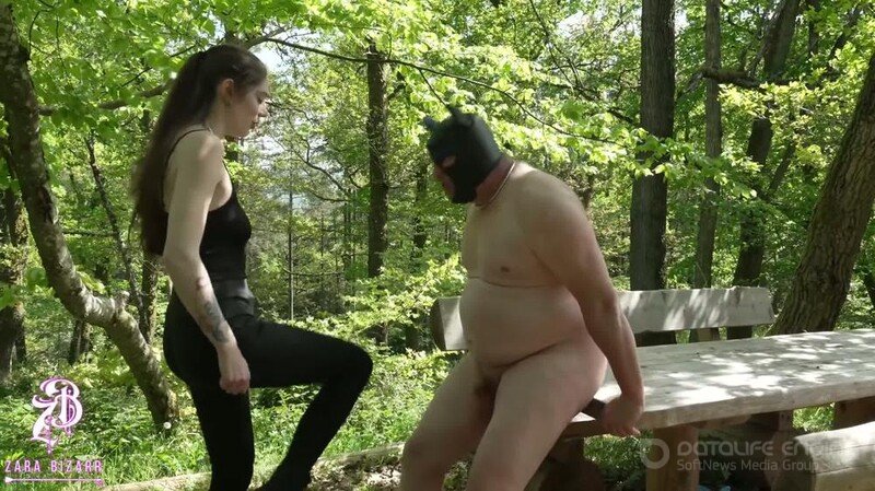 Zara-Bizarr - Forest Punishment - Léchage de bottes, Ballbusting et XXL Strapon (FullHD)