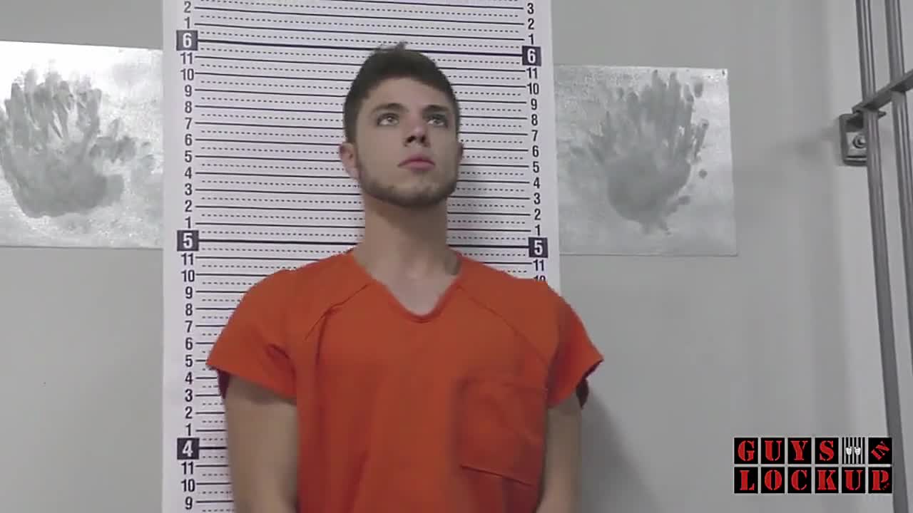 Arrestation d’un mec et fouille à nu